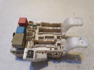 bontott TOYOTA PRIUS Biztosítéktábla Utastér