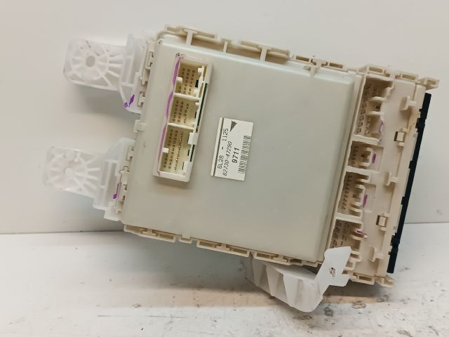 bontott TOYOTA PRIUS Biztosítéktábla Utastér