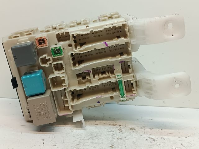 bontott TOYOTA PRIUS Biztosítéktábla Utastér