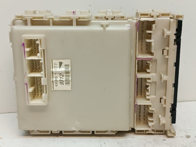 bontott TOYOTA PRIUS Biztosítéktábla Utastér