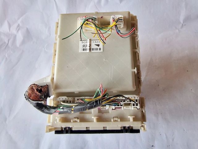 bontott TOYOTA PRIUS Biztosítéktábla Utastér