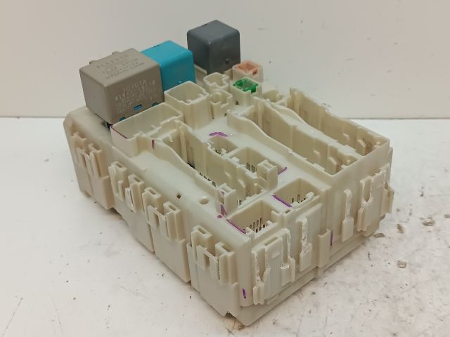 bontott TOYOTA PRIUS Biztosítéktábla Utastér