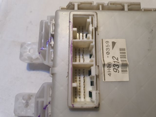 bontott TOYOTA PRIUS Biztosítéktábla Utastér