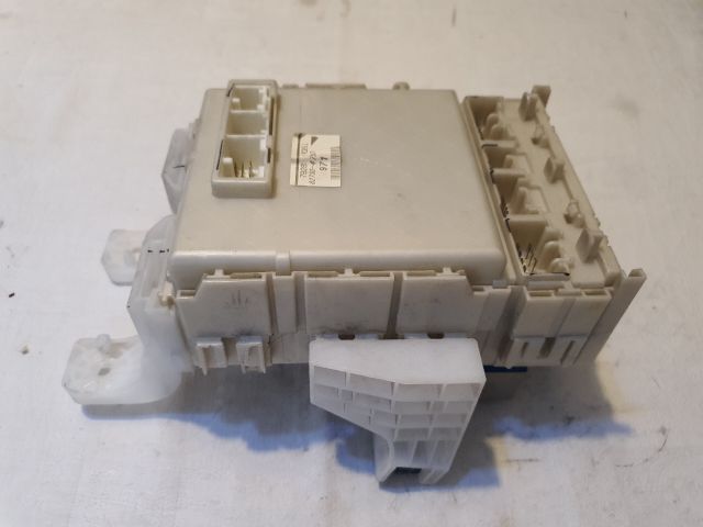 bontott TOYOTA PRIUS Biztosítéktábla Utastér