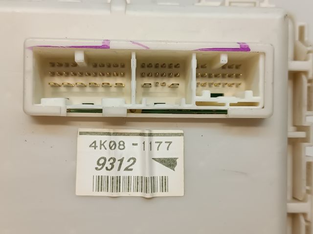 bontott TOYOTA PRIUS Biztosítéktábla Utastér