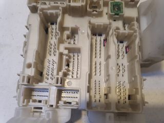 bontott TOYOTA PRIUS Biztosítéktábla Utastér