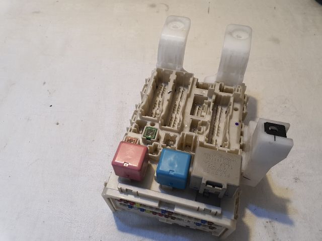 bontott TOYOTA PRIUS Biztosítéktábla Utastér