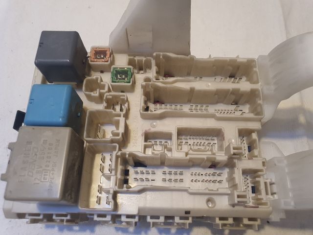 bontott TOYOTA PRIUS Biztosítéktábla Utastér