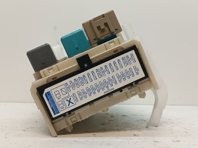 bontott TOYOTA PRIUS Biztosítéktábla Utastér