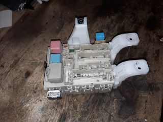 bontott TOYOTA PRIUS Biztosítéktábla Utastér