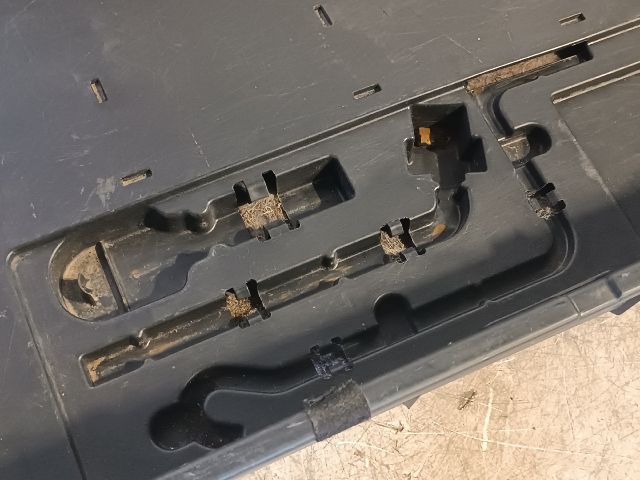 bontott TOYOTA PRIUS Csomagtér Tálca