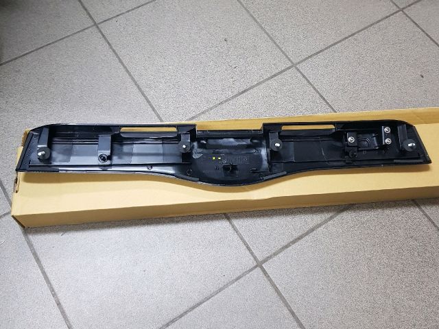 bontott TOYOTA PRIUS Csomagtérajtó Díszléc