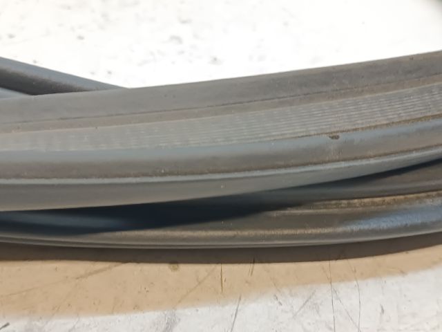 bontott TOYOTA PRIUS Csomagtérajtó Gumikéder