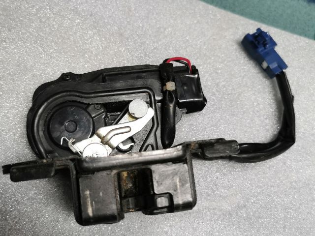 bontott TOYOTA PRIUS Csomagtérajtó Zárszerkezet