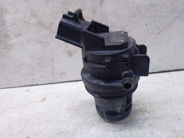 bontott TOYOTA PRIUS Első Ablakmosó Szivattyú