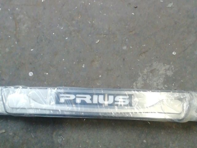 bontott TOYOTA PRIUS Első Küszöb Díszléc