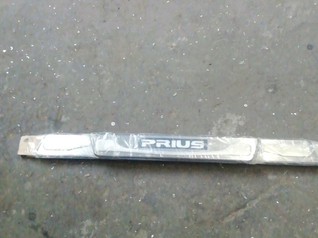 bontott TOYOTA PRIUS Első Küszöb Díszléc