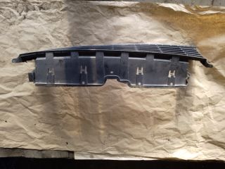 bontott TOYOTA PRIUS Első Lökhárító Alsó Középső Díszrács