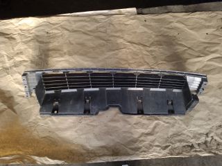 bontott TOYOTA PRIUS Első Lökhárító Alsó Középső Díszrács