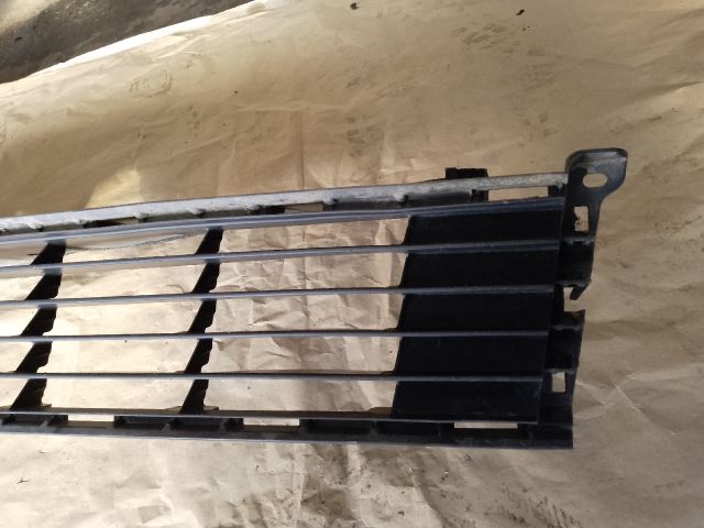 bontott TOYOTA PRIUS Első Lökhárító Alsó Középső Díszrács