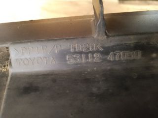 bontott TOYOTA PRIUS Első Lökhárító Alsó Középső Díszrács