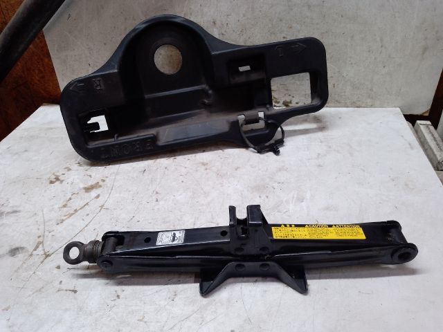 bontott TOYOTA PRIUS Emelő