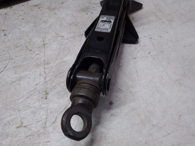 bontott TOYOTA PRIUS Emelő