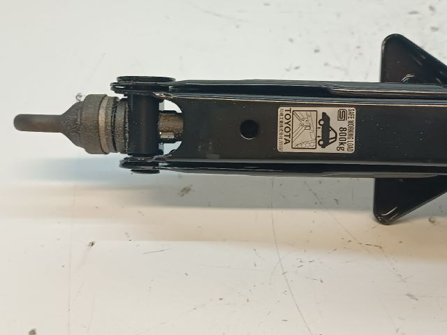 bontott TOYOTA PRIUS Emelő