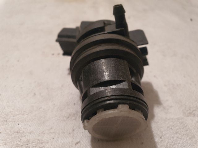 bontott TOYOTA PRIUS Hátsó Ablakmosó Szivattyú