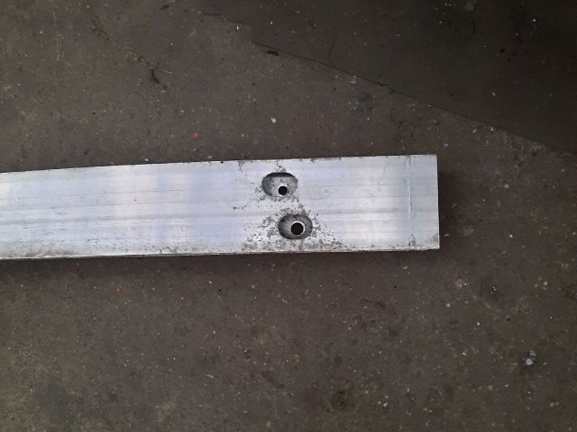 bontott TOYOTA PRIUS Hátsó Lökhárító Merevítő (Fém)