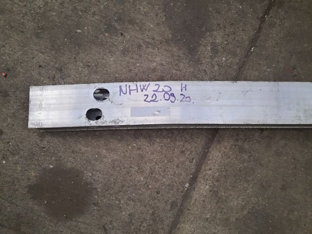 bontott TOYOTA PRIUS Hátsó Lökhárító Merevítő (Fém)