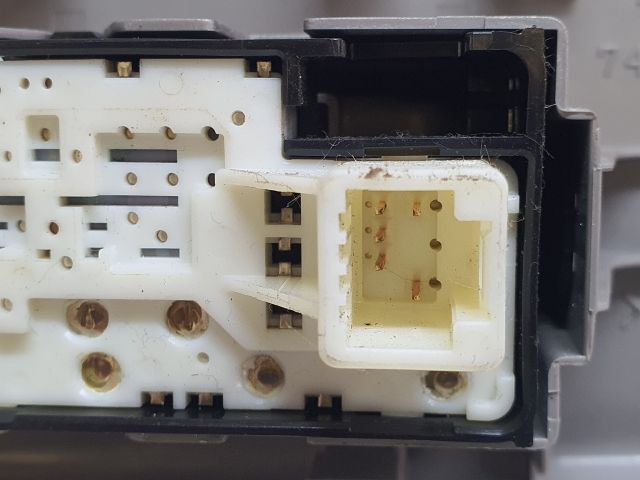 bontott TOYOTA PRIUS Jobb első Ablakemelő Kapcsoló