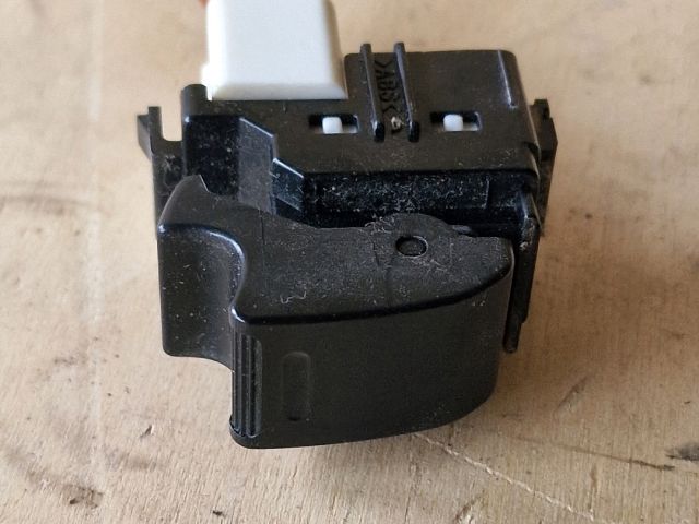 bontott TOYOTA PRIUS Jobb első Ablakemelő Kapcsoló