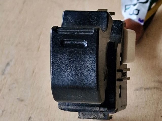 bontott TOYOTA PRIUS Jobb első Ablakemelő Kapcsoló