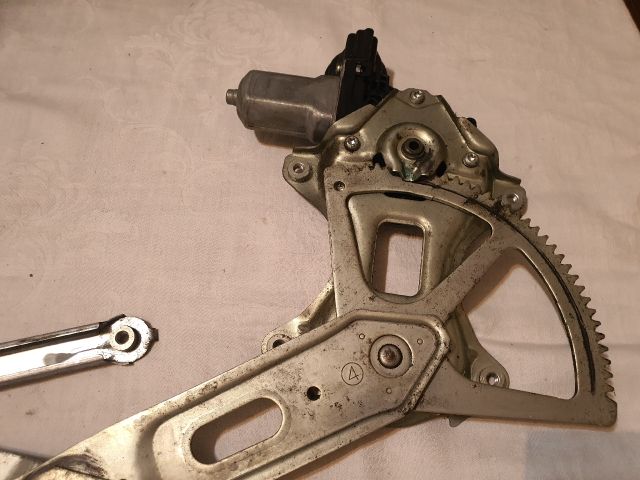 bontott TOYOTA PRIUS Jobb első Ablakemelő Szerkezet (Elektromos)