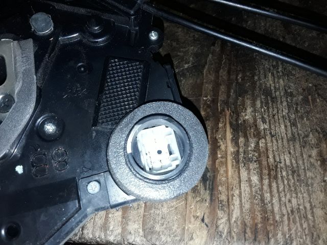 bontott TOYOTA PRIUS Jobb első Ajtózár