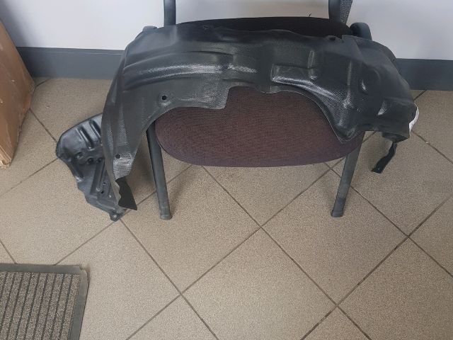 bontott TOYOTA PRIUS Jobb első Első Dobbetét (Kerékjárati, Műanyag)