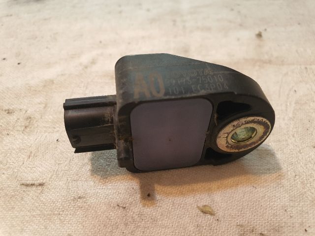 bontott TOYOTA PRIUS Jobb első Oldal Ütközés Érzékelő