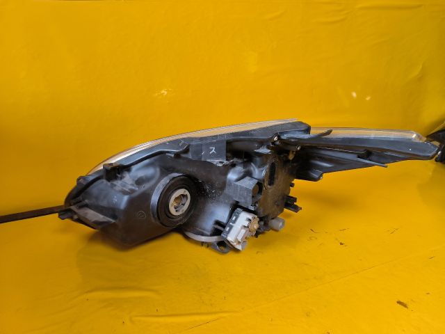 bontott TOYOTA PRIUS Jobb Fényszóró