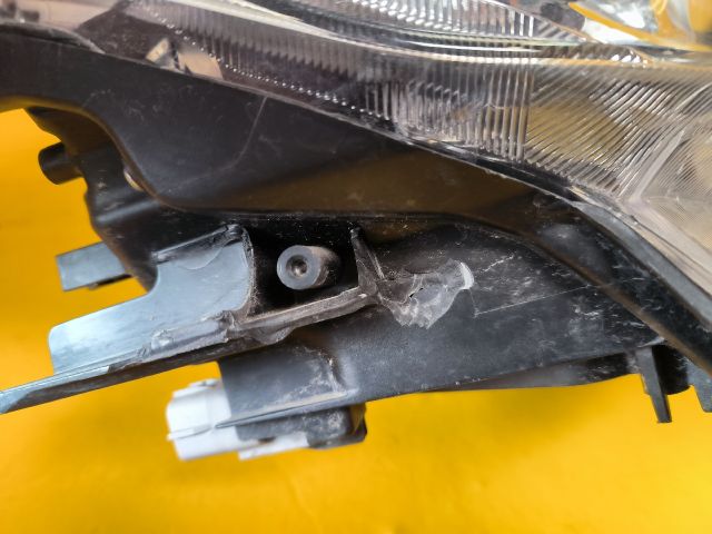 bontott TOYOTA PRIUS Jobb Fényszóró