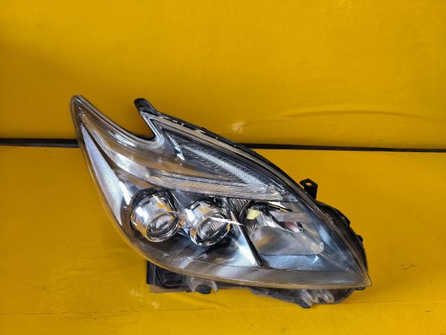 bontott TOYOTA PRIUS Jobb Fényszóró