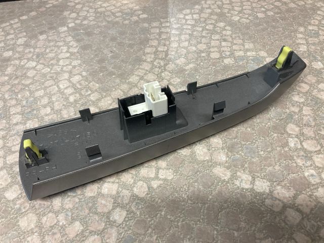 bontott TOYOTA PRIUS Jobb hátsó Ablakemelő Kapcsoló