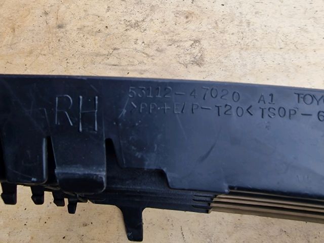 bontott TOYOTA PRIUS Jobb Ködlámpa Rács