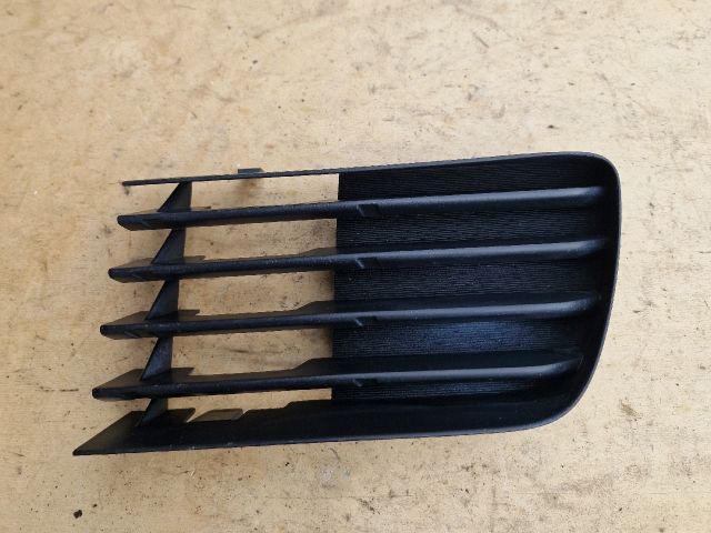 bontott TOYOTA PRIUS Jobb Ködlámpa Rács