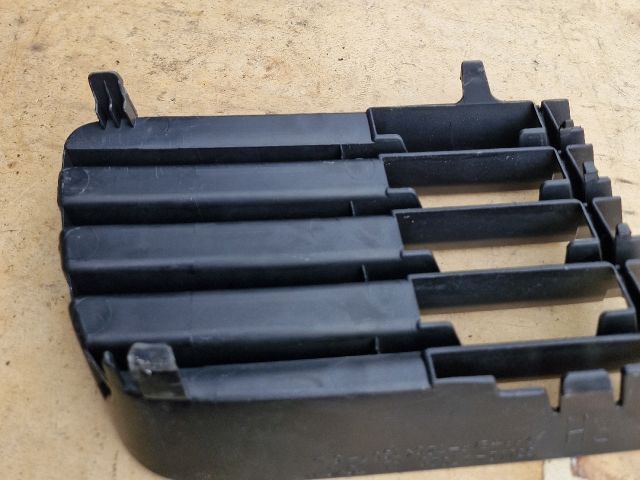 bontott TOYOTA PRIUS Jobb Ködlámpa Rács