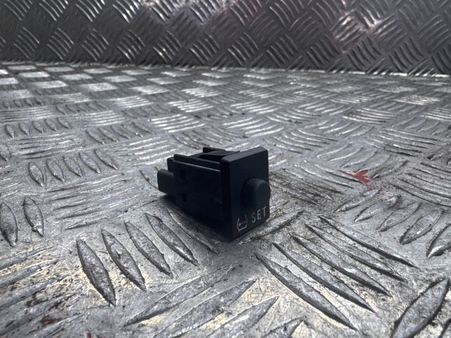 bontott TOYOTA PRIUS Kapcsoló (Magában)