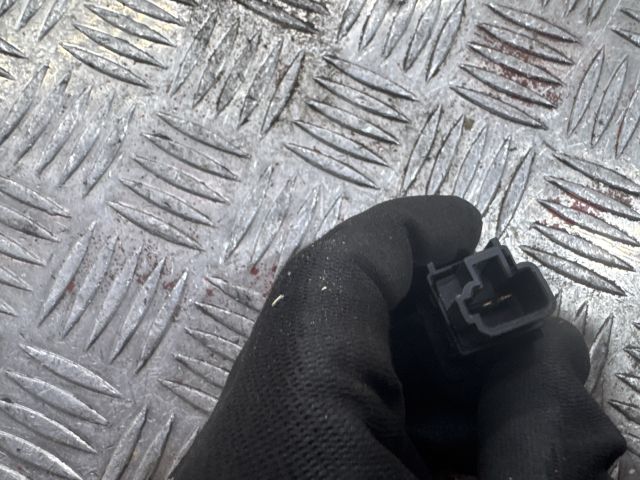 bontott TOYOTA PRIUS Kapcsoló (Magában)