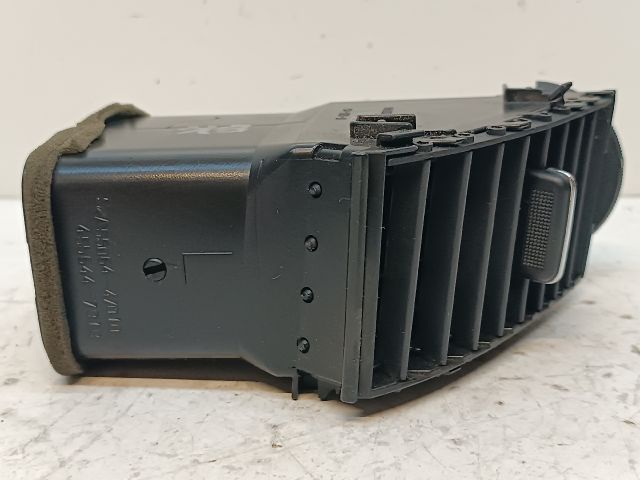 bontott TOYOTA PRIUS Középső Bal Szellőző