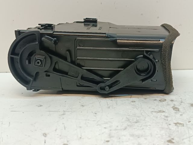 bontott TOYOTA PRIUS Középső Bal Szellőző