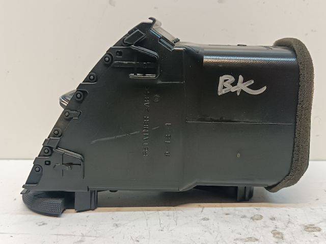 bontott TOYOTA PRIUS Középső Bal Szellőző